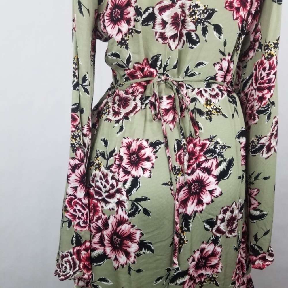 Minkpink Femme Flora Wrap dress in sage green - Picture 5 of 9